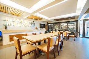 RedDoorz Plus near Naia Expressway