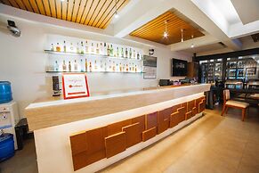 RedDoorz Plus near Naia Expressway