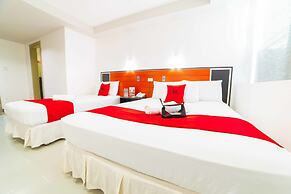 RedDoorz Plus near San Pedro Cathedral