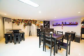 RedDoorz Plus near San Pedro Cathedral