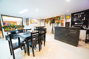 RedDoorz Plus near San Pedro Cathedral