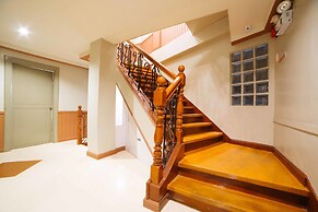 RedDoorz Plus near San Pedro Cathedral