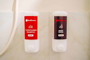 RedDoorz Plus near San Pedro Cathedral