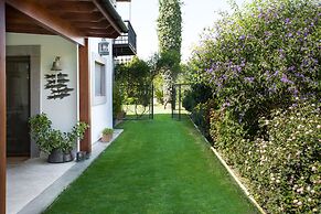 Important Group Villa Dream