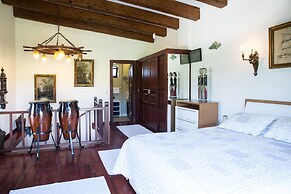 Important Group Villa Dream