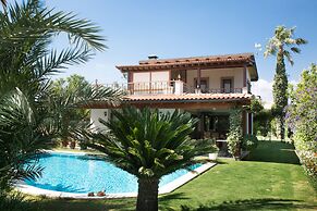 Important Group Villa Dream