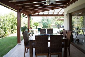 Important Group Villa Dream