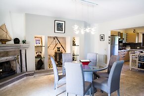 Important Group Villa Dream