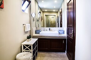 Important Group Villa Dream