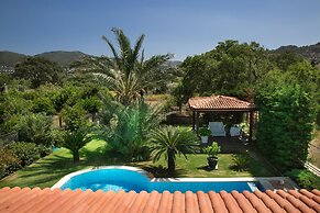 Important Group Villa Dream