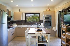 Important Group Villa Dream