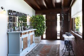 Important Group Villa Dream