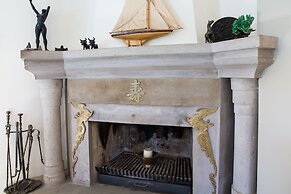 Important Group Villa Dream