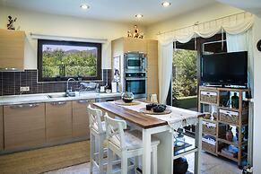 Important Group Villa Dream