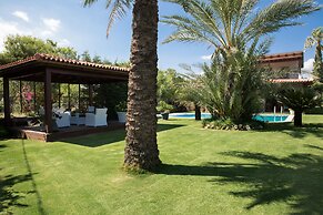 Important Group Villa Dream