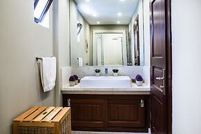 Important Group Villa Dream