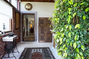 Important Group Villa Dream