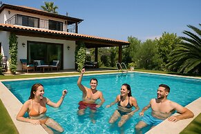 Important Group Villa Dream