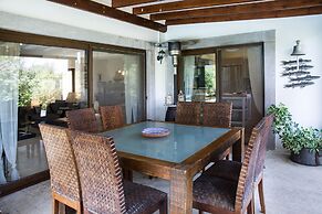 Important Group Villa Dream