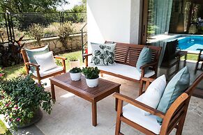 Important Group Villa Dream