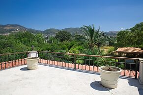 Important Group Villa Dream