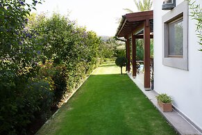 Important Group Villa Dream