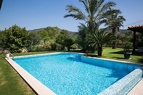 Important Group Villa Dream