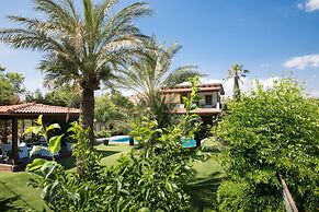 Important Group Villa Dream