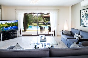 Important Group Villa Dream