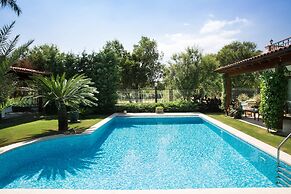 Important Group Villa Dream