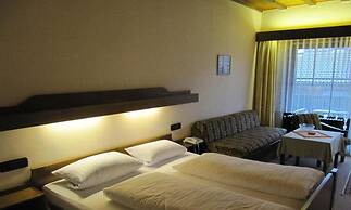 Hotel Restaurant Pension Krone Post