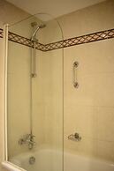 Modern and Stylish Apartment by Grand Canal