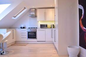 Stylish 2 Bed Apartment in West Hampstead