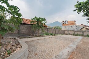 RedDoorz near Jatinangor Town Square