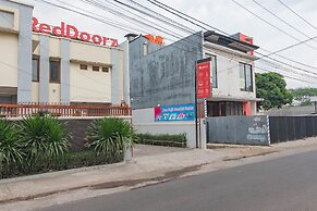RedDoorz near Jatinangor Town Square