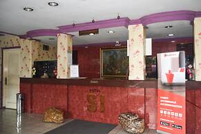 RedDoorz Plus near RSCM Jakarta