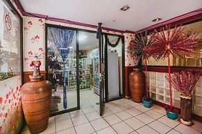 RedDoorz Plus near RSCM Jakarta