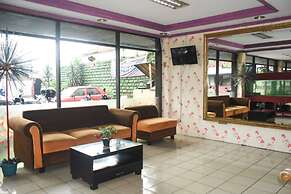 RedDoorz Plus near RSCM Jakarta