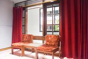 RedDoorz Plus near RSCM Jakarta