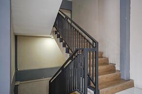 RedDoorz Plus near Dharmawangsa Square 2