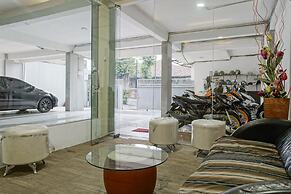 RedDoorz Plus near Dharmawangsa Square 2