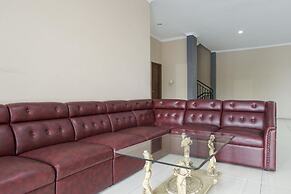 RedDoorz Plus near Dharmawangsa Square 2