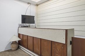 RedDoorz Plus near Dharmawangsa Square 2