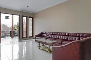 RedDoorz Plus near Dharmawangsa Square 2