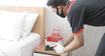 RedDoorz near Terminal Condong Catur