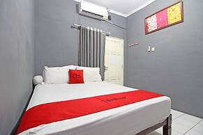 RedDoorz near Terminal Condong Catur