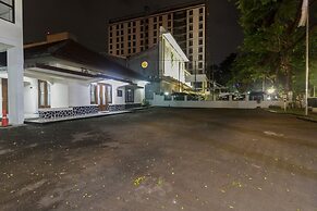 RedDoorz Plus near RS PMI Bogor