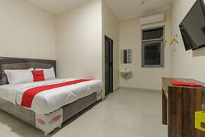 RedDoorz Plus near RS PMI Bogor
