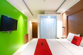 RedDoorz Apartment @ Bogor Valley
