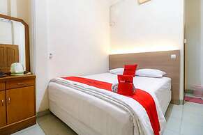 RedDoorz Plus near WTC Batanghari Mall